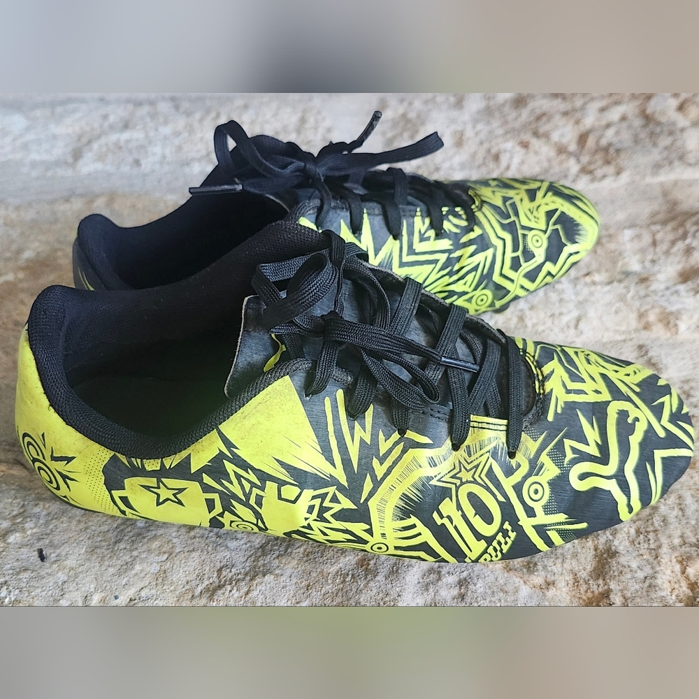 4.5 Puma Bold Graphic Black and Yellow Indoor Soccer Shoes